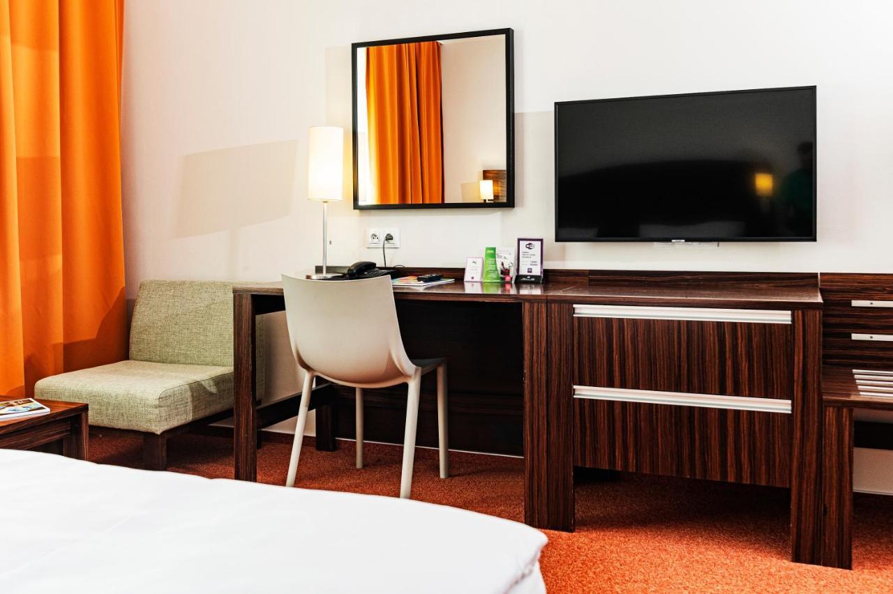 Hotel Euro Pardubice Esterno foto