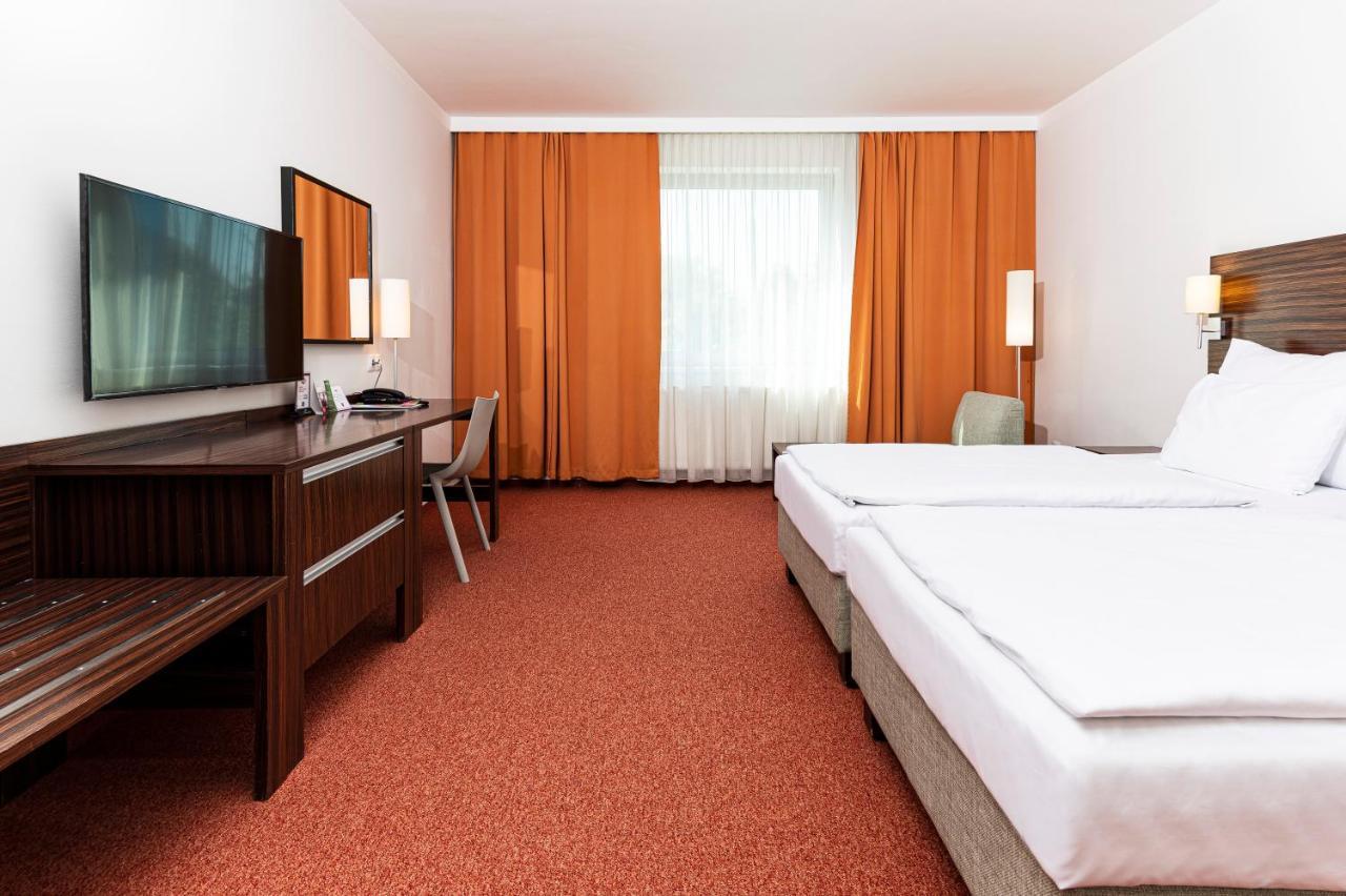 Hotel Euro Pardubice Esterno foto