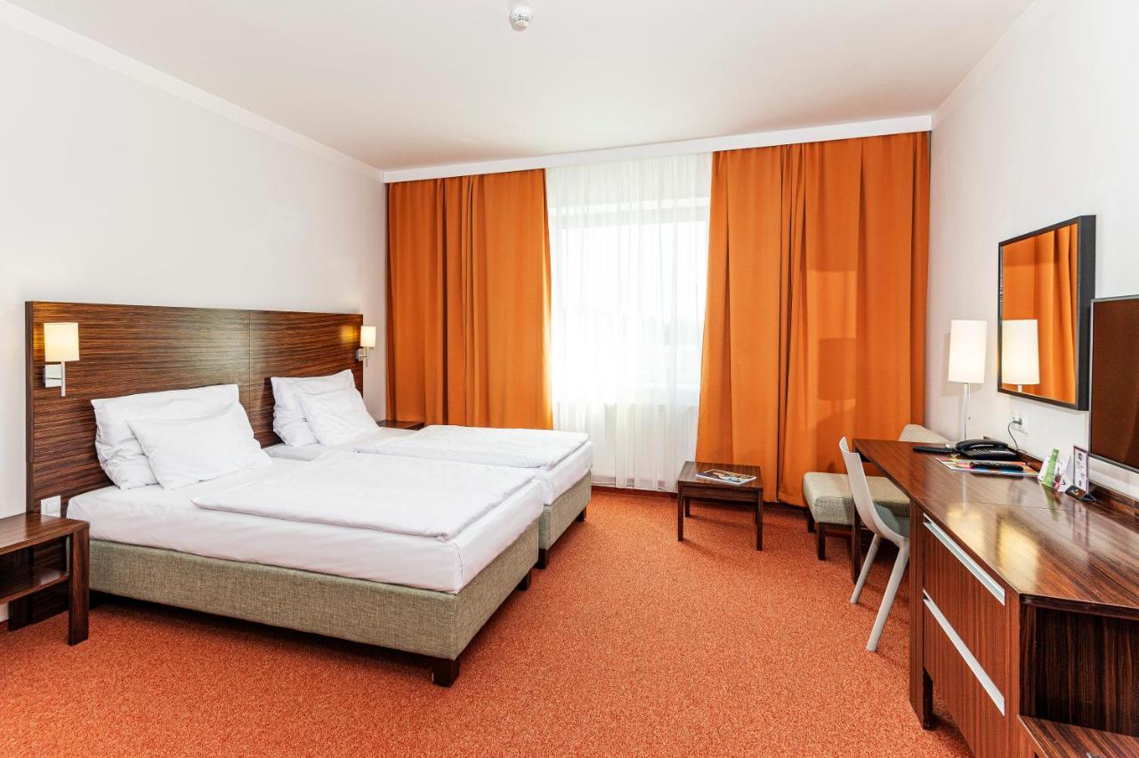 Hotel Euro Pardubice Esterno foto