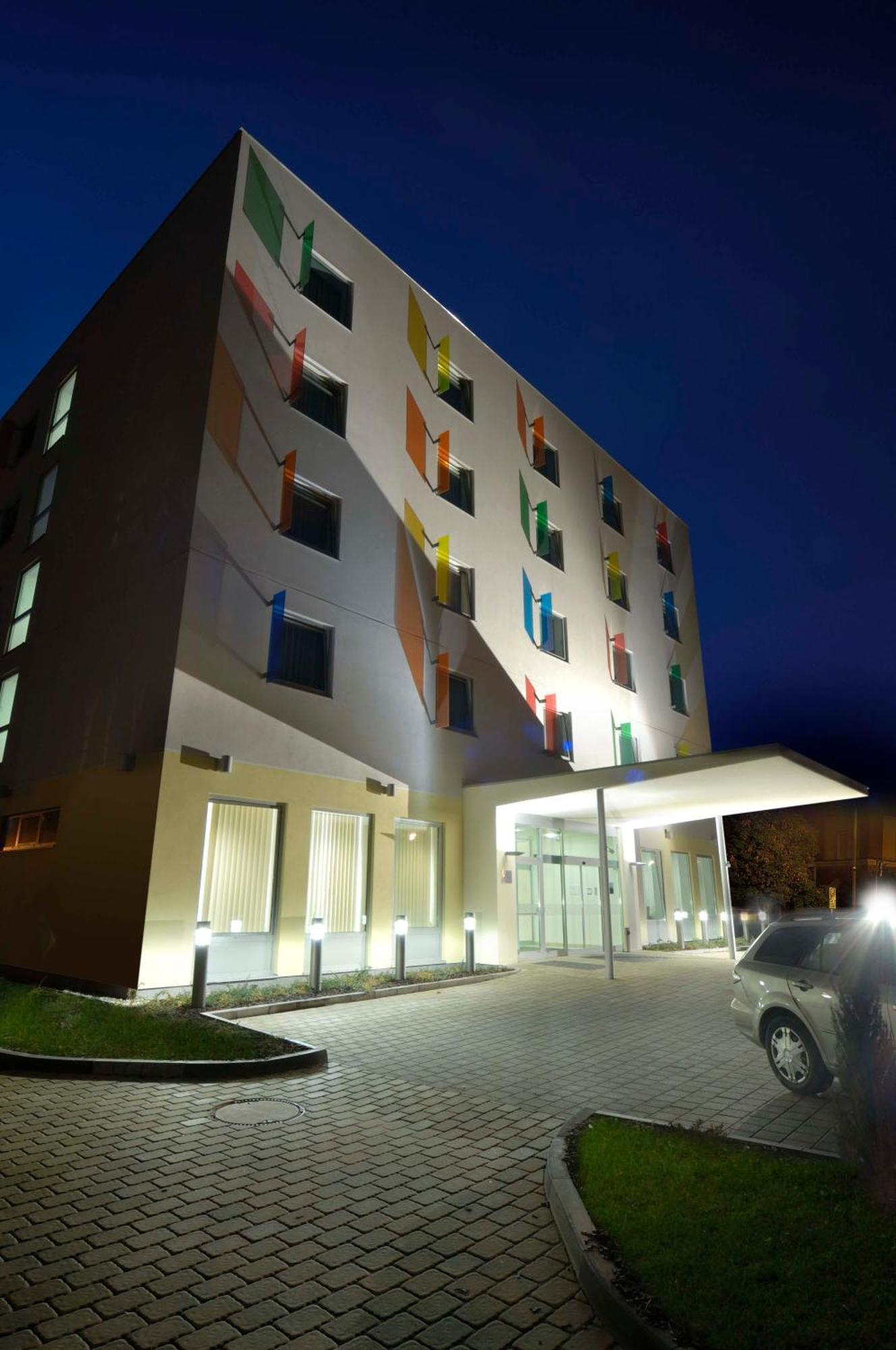 Hotel Euro Pardubice Esterno foto