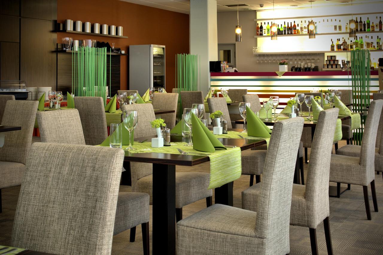 Hotel Euro Pardubice Esterno foto