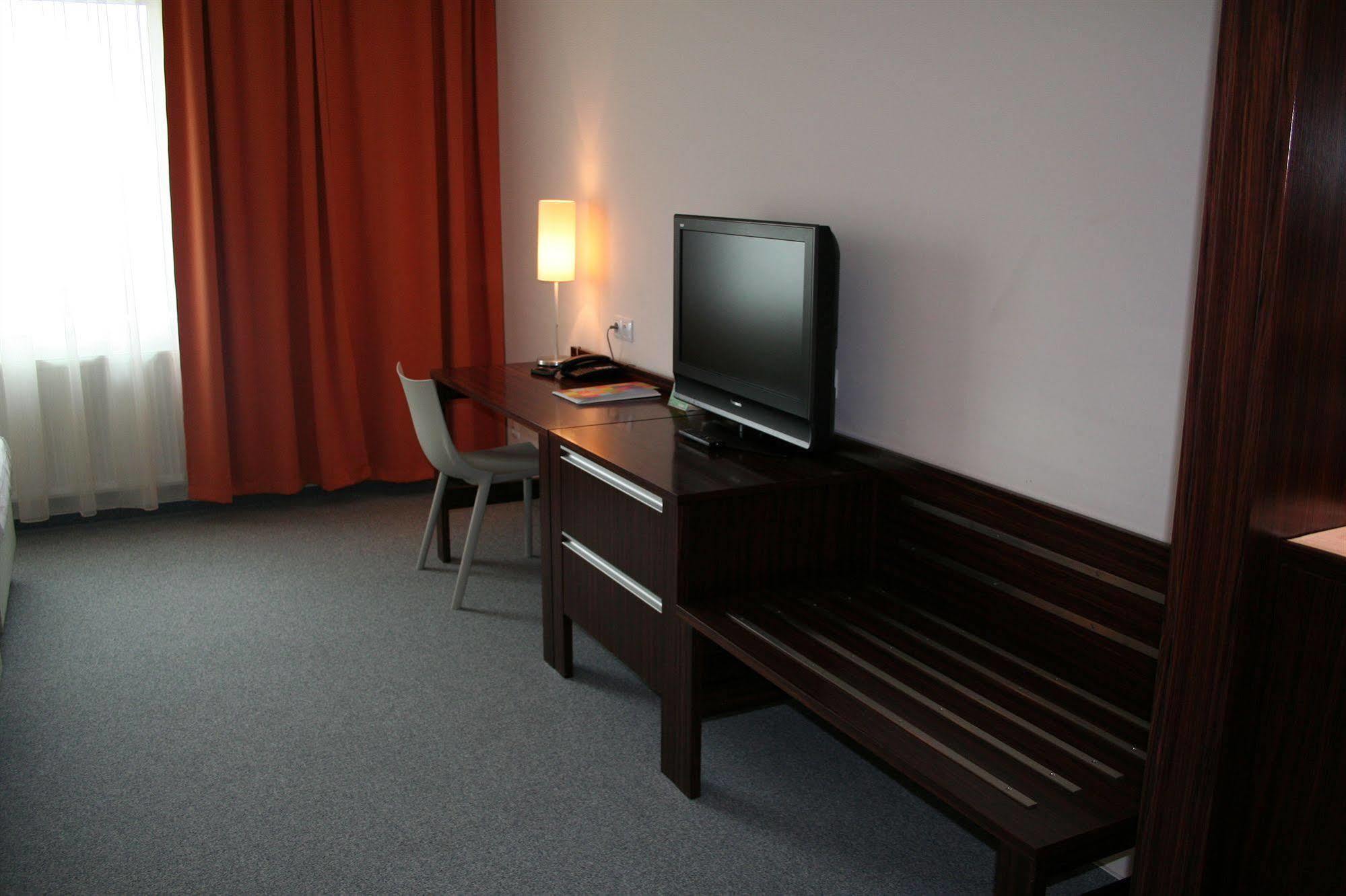 Hotel Euro Pardubice Esterno foto