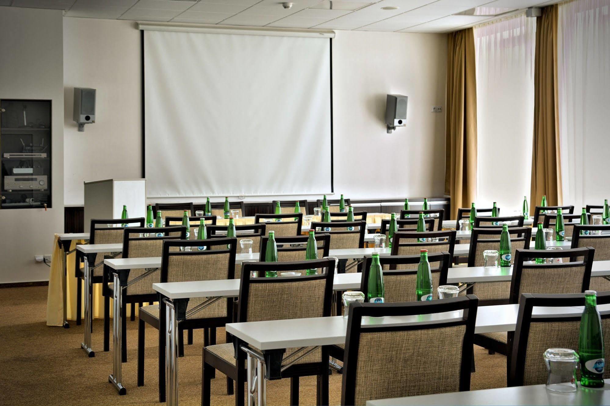 Hotel Euro Pardubice Esterno foto