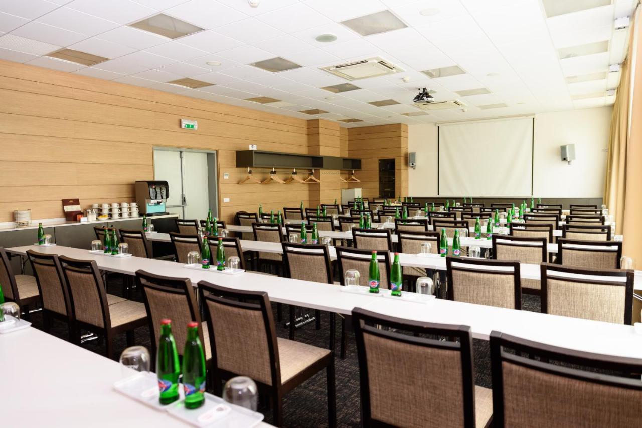 Hotel Euro Pardubice Esterno foto
